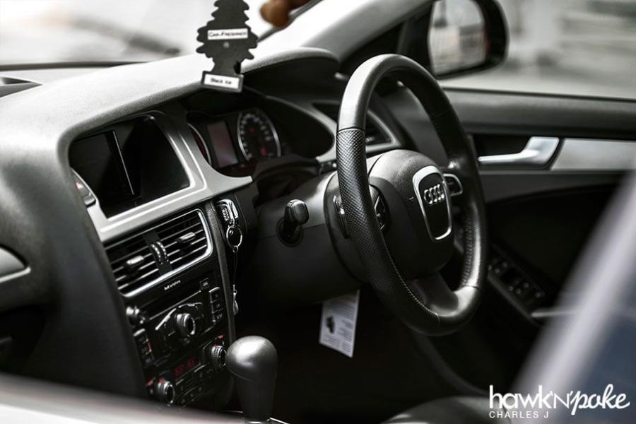 Интерьер Audi A4 Carbon S-Line Body Kit 2014 года  (фото 4 из 12)